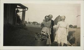 Three elderly ladies, one might be Flossie Quinn