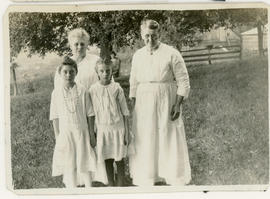 2 women,Eliza Jane Shook & Lucy Haskins ?? also 2 children